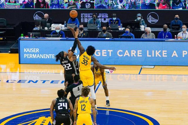 00nba-warriors-score2-superJumbo.jpg